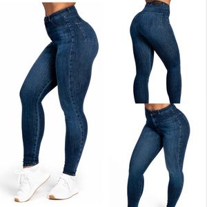 FIT JEANS IN MIDNIGHT NAVY